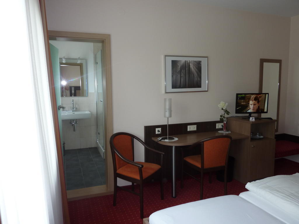 Hotel Gasthof Koenig Karl 프로이덴슈타트 객실 사진